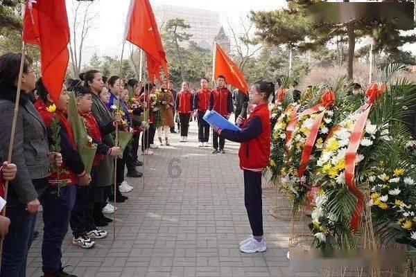 迷失在街头的男孩