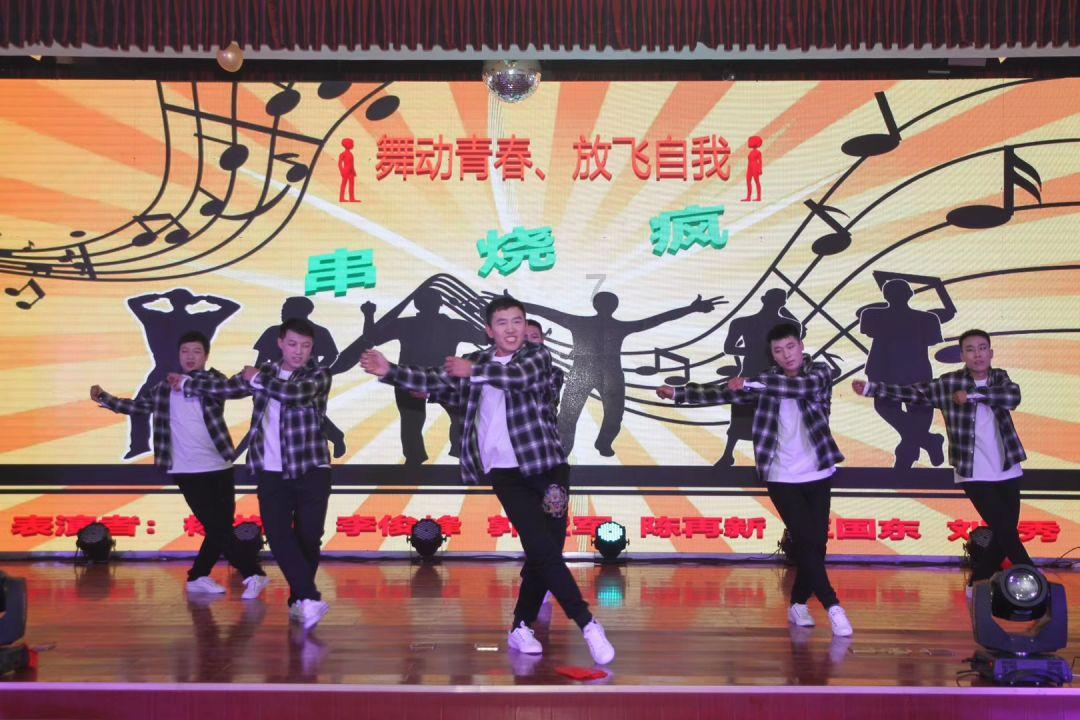人民网专访广西人大代表，东兴市委副书记、市长，东兴边境经济合作区管委会主任（兼）李健